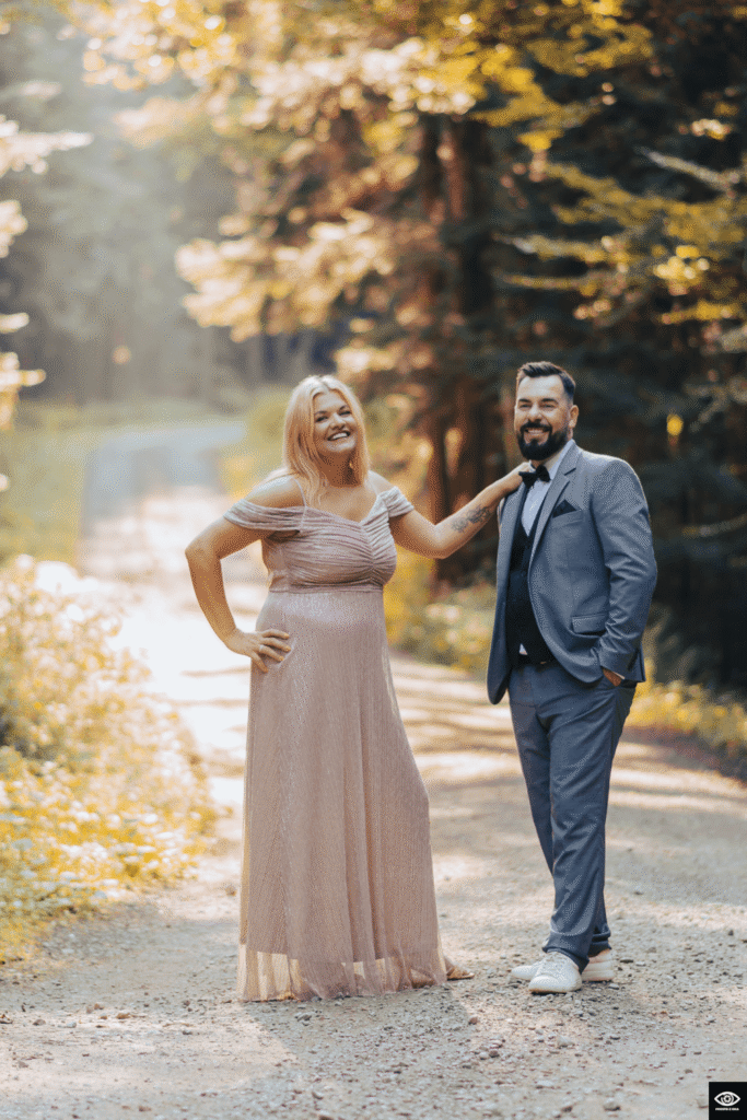 Sesja ślubna w plenerze – Dorota i Sebastian na leśnych ścieżkach